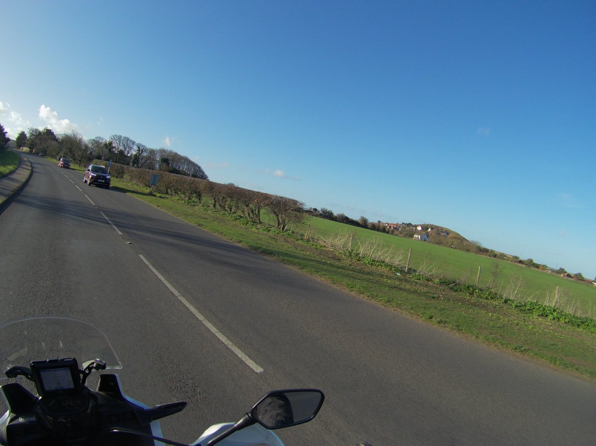 This is a photo for regular followers of my tweets on the High Peaks of Norfolk. That little hump across the fields to the right is Beeston Bump 👍