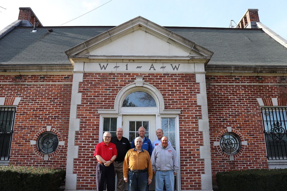 ARRL_ARES's tweet photo. Celebrating SKYWARN Recognition Day from Maxim Memorial Station W1AW, active as bonus station, WX1AW!   
Get on the air, make new contacts, and share the weather from your area. 
Thank you to everyone who operated from WX1AW today! 

#SKYWARN18 #WX1AW #ARRL #HamRadio https://t.co/n6SE3aBeEH