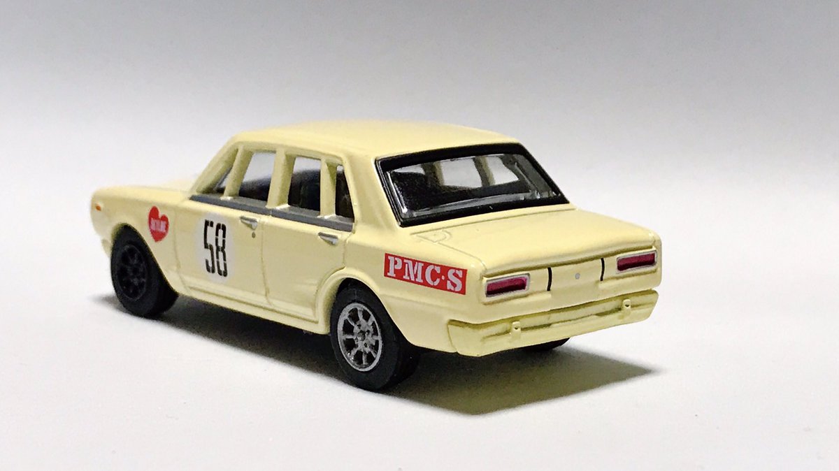 HeyTurn's tweet photo. #tomica Limited 1/60
#Nissan #Skyline 2000 GT-R
PGC10 4-door 2Models 
#トミカ は個人的に
4ドアの方が出来が良い気がします。
バンパーレスのレーシングは
1970 JAFグランプリ優勝車。
#NissanGTR #日産 #dicast https://t.co/vitlEQaTAi