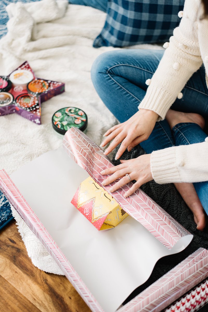theglobediary's tweet photo. Who's feeling' #festive? Check out our latest blog post with some of our favourite #Christmas #Gift Sets from @TheBodyShop #YEG @southgatecentre 🎄🤶 https://t.co/gerslB9D9g https://t.co/42A9CMAvZz