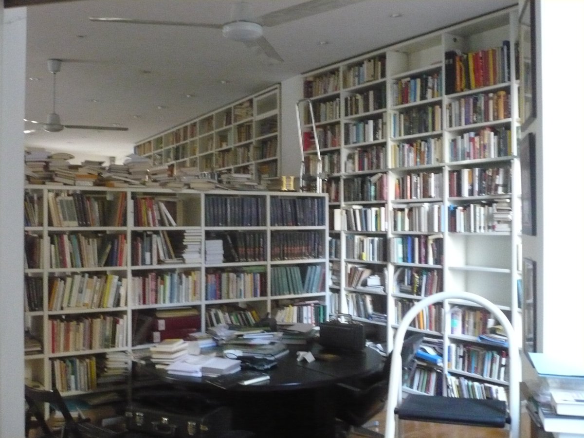 nntaleb's tweet photo. Better to own up to who you tend to envy.
Umberto Eco, a man of yuuge erudition.
His library, Milan. https://t.co/rVT1sLzja1