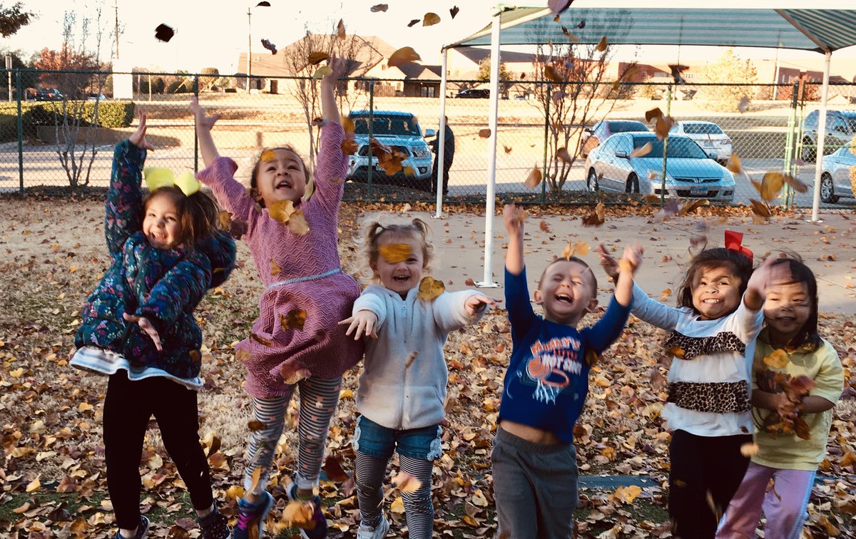 EcdcPpk's tweet photo. Leaf fun!🍁🍂
#notoysneeded
#childmagic
#ECDCRoos
@GCISDECDC https://t.co/A9MiRp827x