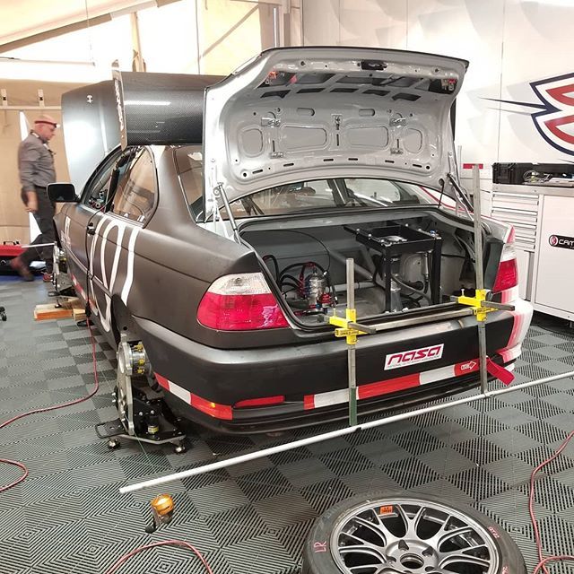 MSpeedWorks's tweet photo. Last minute alignment check.
#MoreheadSpeedWorks #MSWRacing #RaceCar #RaceShop #Racing #BecauseRacecar #E46 #BMW #thunderhill #nasaracing #25hr #enduro https://t.co/yDpjJ5tnLz