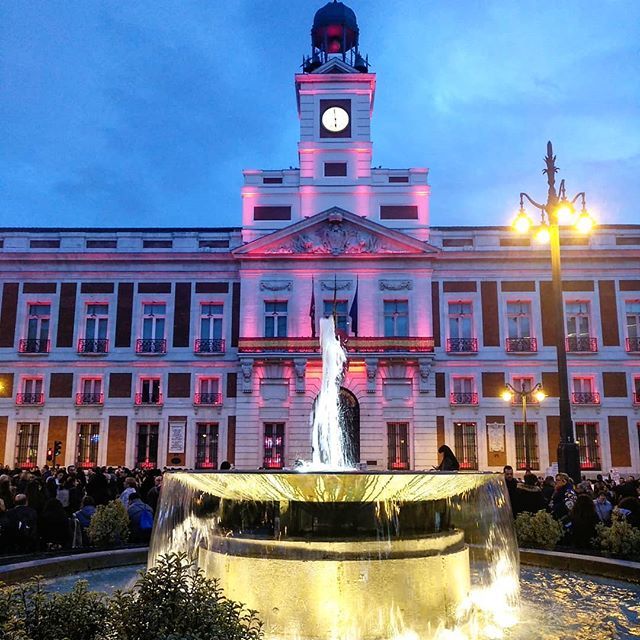 mel_a_mil's tweet photo. Que cidade tão linda essa Madrid ❤️
.
#puertadelsol #casadecorreos #marcozero .
.
.
.
.
.
.
.
.
.
.
.
.
.
.
.
.. #madridmola #visitemadrid #maespelomundo #brasileirosnaeuropa #estaes_madrid #madridmonumental #brasileirosnaespanha #estaes_madrid #estaes_e… https://t.co/bYzBZZqLzY https://t.co/o54PXCH38j