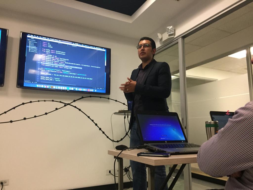 handytec's tweet image. En este momento demostración en vivo del manejo de herramientas de procesamiento de datos en Tiempo real con @apachekafka + @ApacheSpark + @MemSQL
#RealTimeDataProcessing #handytecAcademy #FutureBehindData