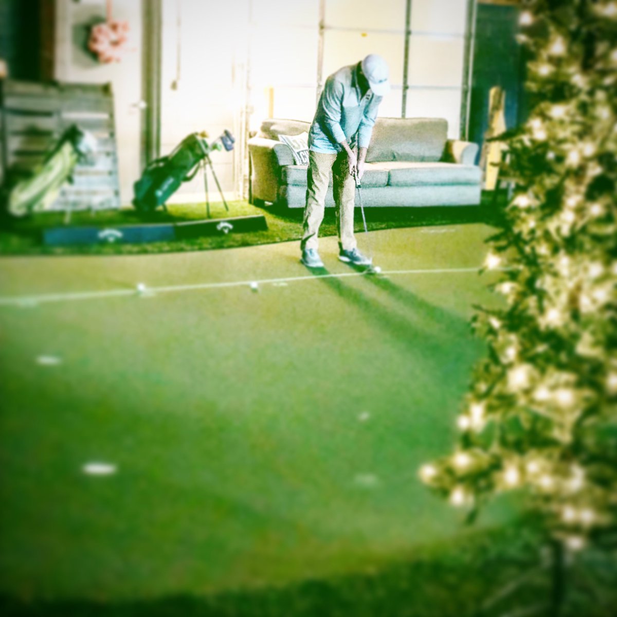 golfAMPLIFIED's tweet photo. @sewell_nicholas taking advantage of opportunity. Grind on, young man.
@MilliganGolf
#MilliGolf
#buffLYFE
@PuttView
Gonna get my ball in the hole faster than you. https://t.co/znbAIPlz4G