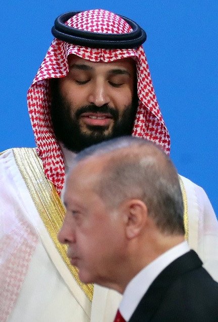 أردوغان يتجاهل بن سلمان والأخير يغمض عينيه الصور التقطتها عدسة