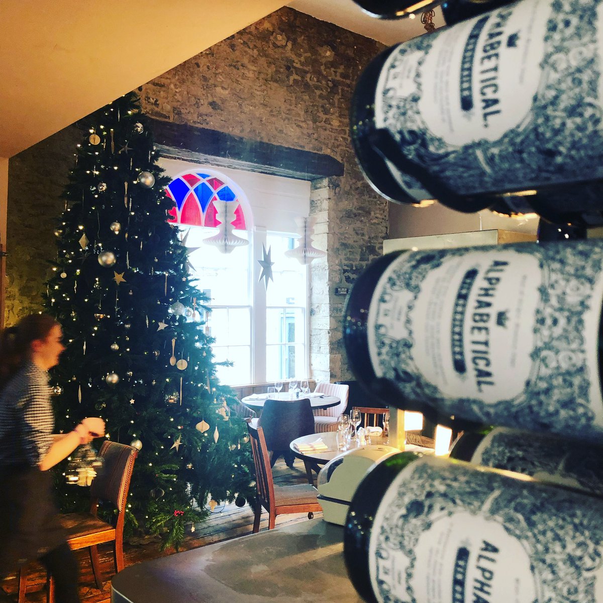 TimbrellsYard's tweet photo. Such a lovely Christmasy feel in the restaurant 😍
https://t.co/GbZD7AS2pV
#christmas
#tylove #bradfordonavon #wiltshire
#westcountry #localsuppliers #greatfood #restaurant #bar #boutiquehotel #hotel #riverview #accommodation @stayoriginalco2017 
@StayInAPubUK https://t.co/GMrEUfWP4n