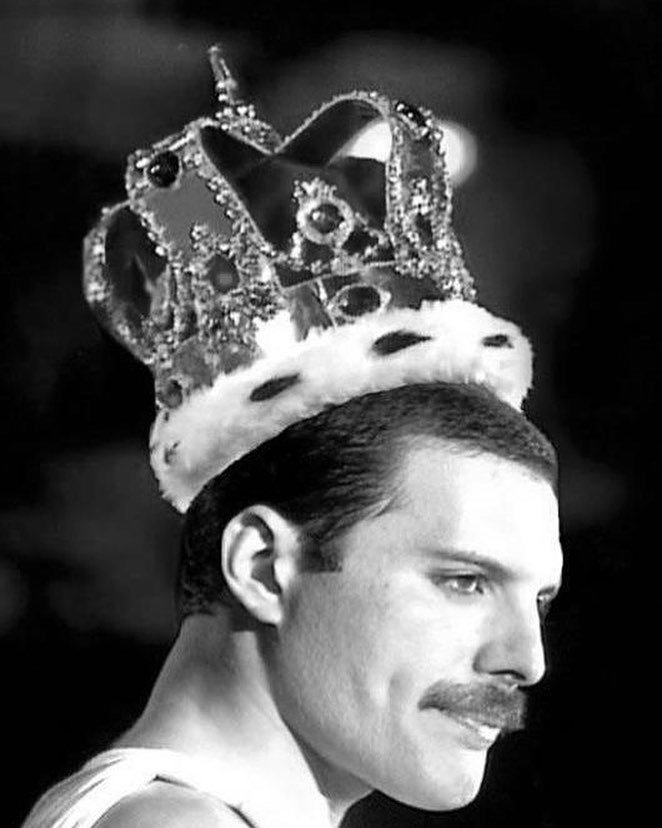 En el día mundial del SIDA, queremos apoyar la lucha contra una de las enfermedades que a más MoBros y MoSistas se lleva. Animamos a todas las personas a acceder a los servicios de prevención, tratamiento y atención #moustachecombs #movember #queen #freddymercury #vih #aids #sida