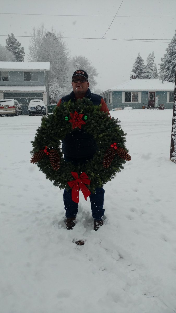 FerlinNeil's tweet image. Delivering the Church wreath