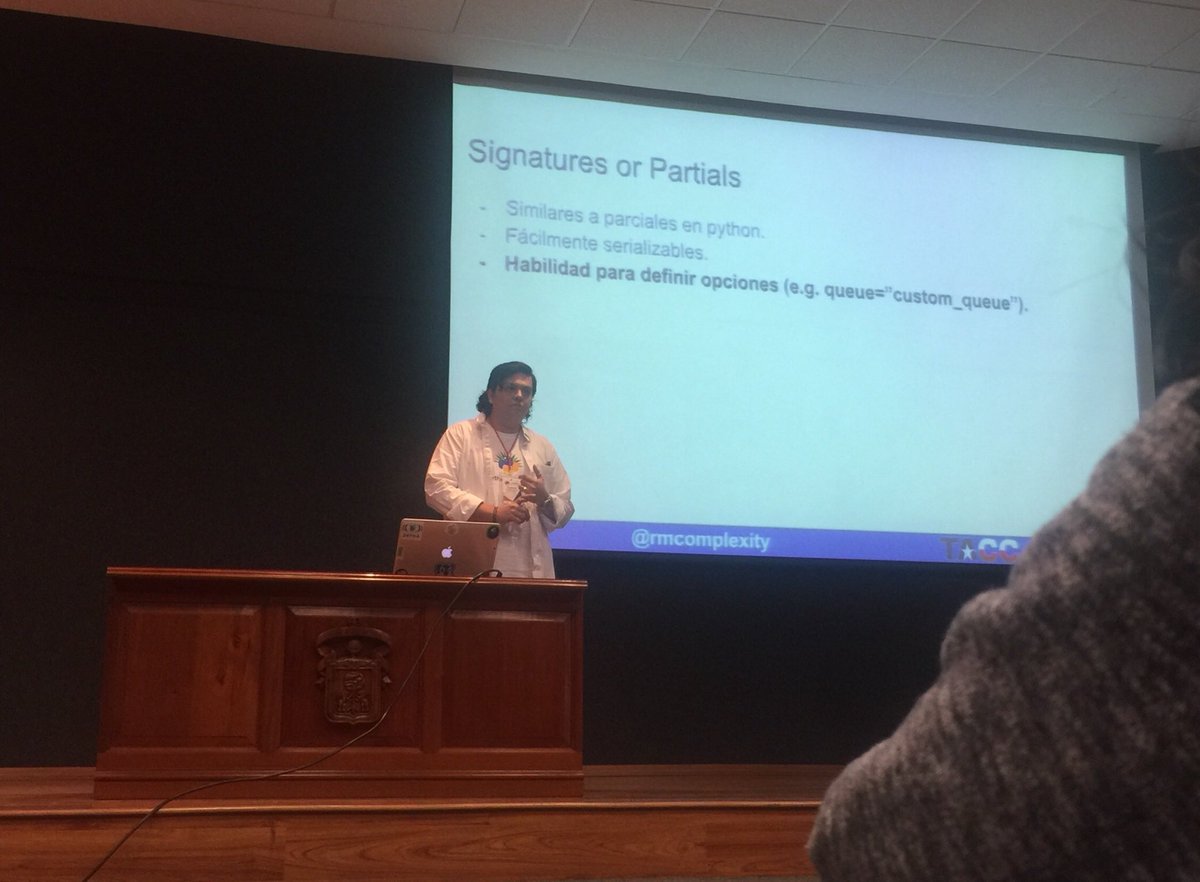 lakatialira's tweet image. Josue de @defna en su platica de flujos de trabajo con Celery #PythonDayMX18