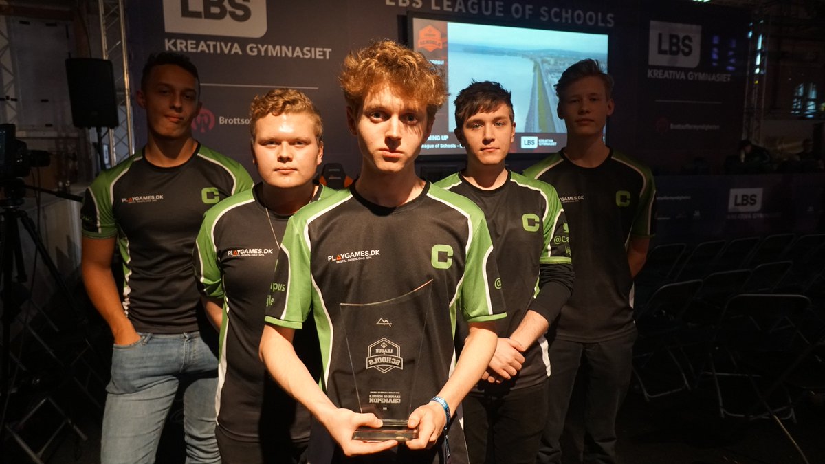 SEJR! CV.OC vinder <a href="/DreamHack/">DreamHack</a> <a href="/Challengermode/">Challengermode</a> #LeagueOfSchools 3-2. Efter at være bagud på train med 4-11, vender de kampen og tager sejren 16-13! 

Så kan vi vidst kalde os den bedste CS:GO skole i norden.

GJ @Fidde1337 <a href="/ZevoxCS/">Nikolaj Hansen</a> <a href="/ShahataGG/">Alexander Bøttker</a> <a href="/Sauerjin/">x</a> <a href="/Qu1stenCSGO/">Victor Olesen</a> !