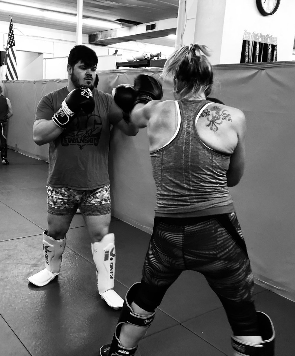 Got some good rounds in last night with Big Sexy himself <a href="/Swanson1994/">Big Sexy Billy Swanson</a>!! Blessed to be able to train with many of the best of the best at <a href="/KnoxMma/">Knox-mma Academy</a>!! #FundayFriday #KMAA #Phoenix #WMMA #MMA