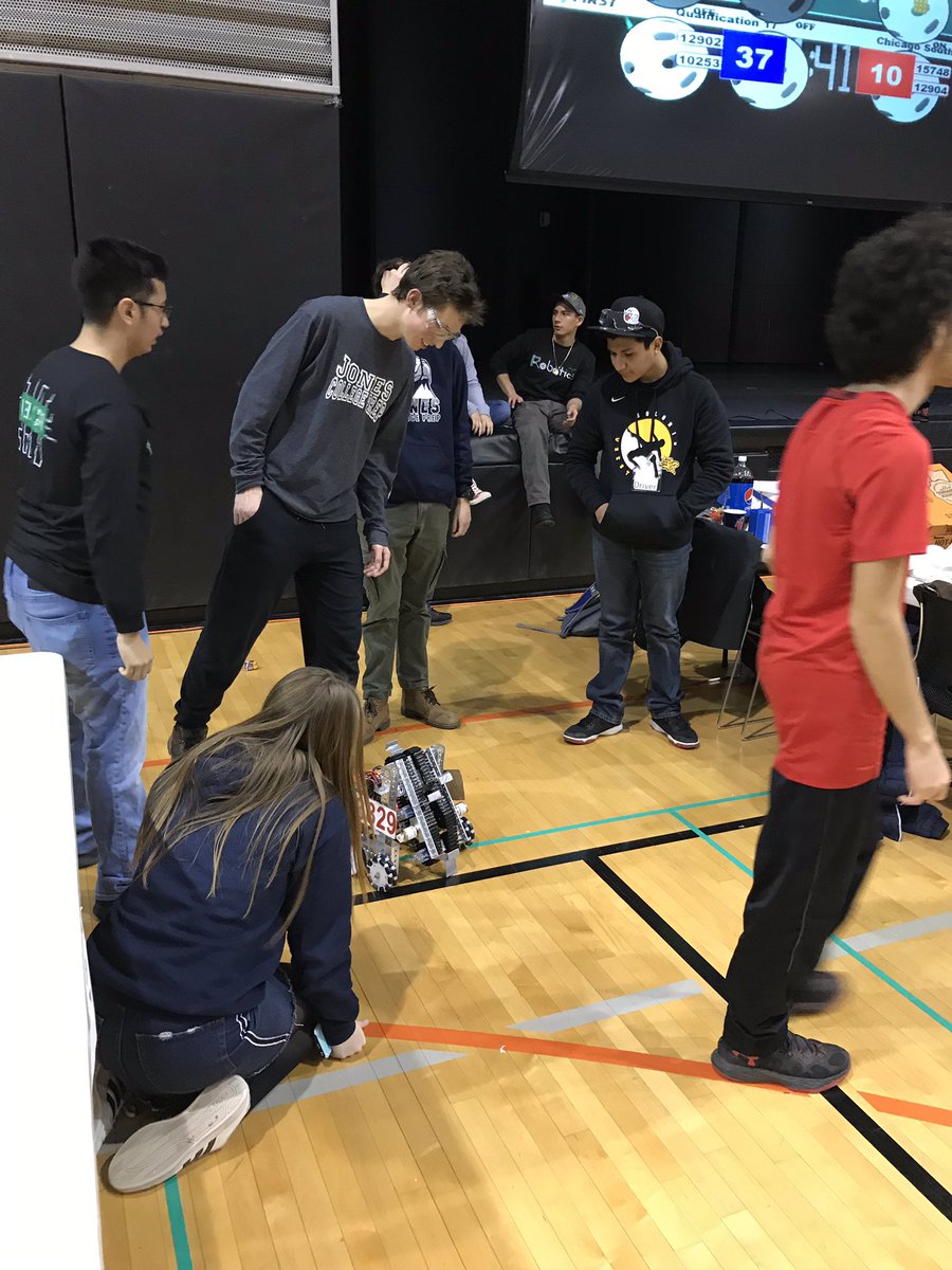 alissabberg's tweet photo. Team #SolorioRobotics won today’s scrimmage! Congrats on all your hard work! #ExcelwithAUSL @SolorioHS https://t.co/pKIhpLboVy