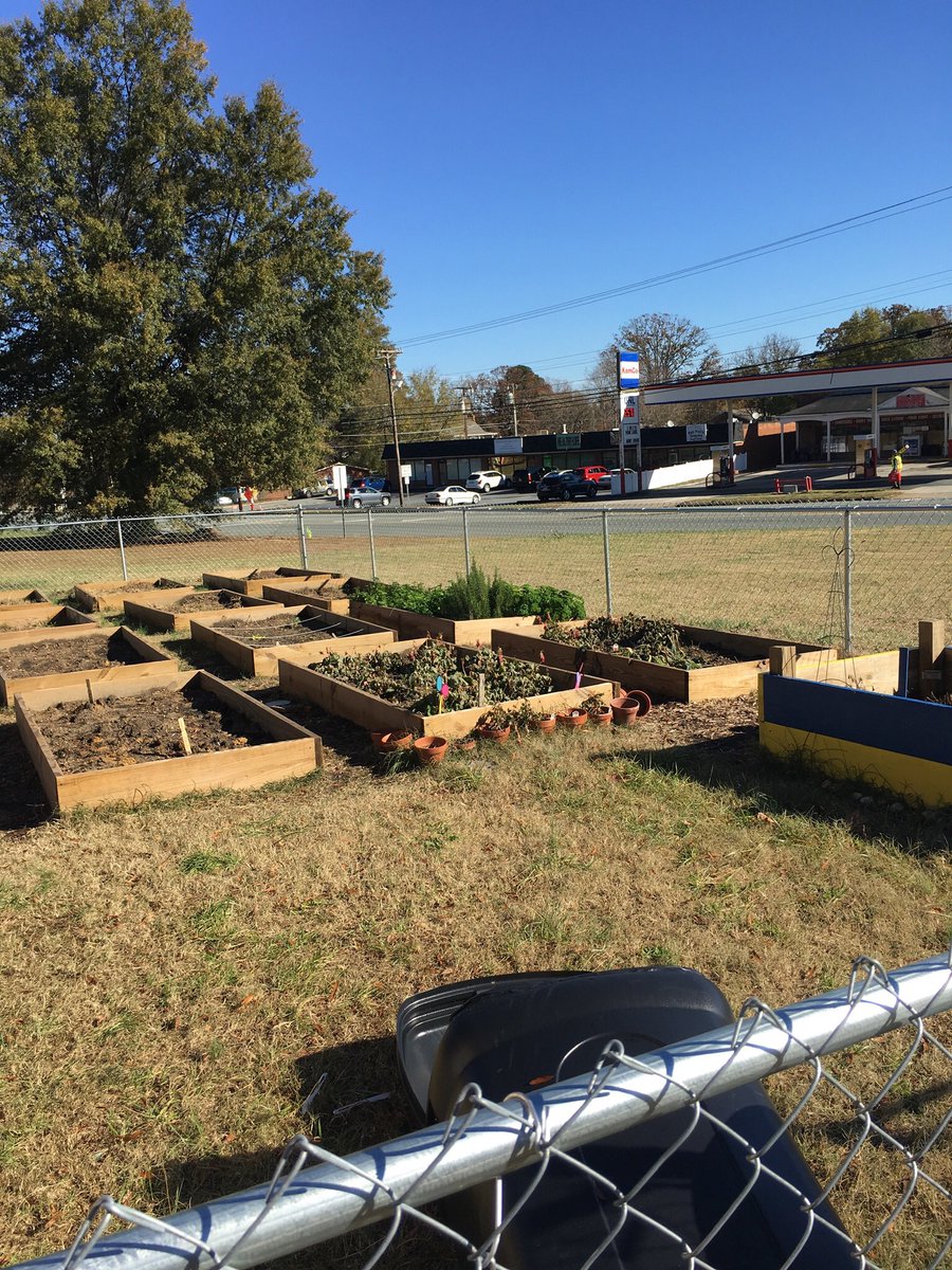 AlyssaHerrmann1's tweet photo. Good thing about to happen to this elementary school garden!!  Update posts to come... https://t.co/v2UdiShTpD
