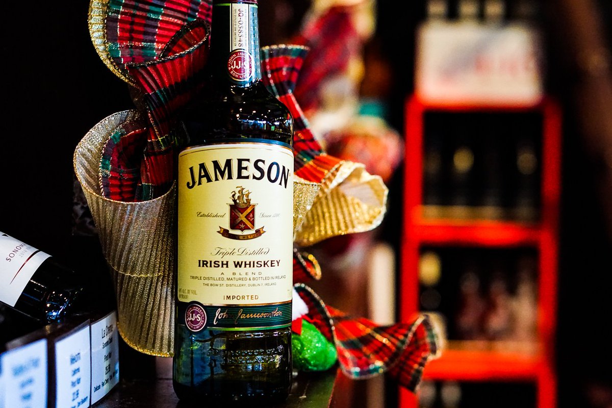 Happy December, folks!! 🎄
Christmas is just around the corner. How about a bottle of Jameson Irish Whiskey for that whiskey lover in your family? 🥃