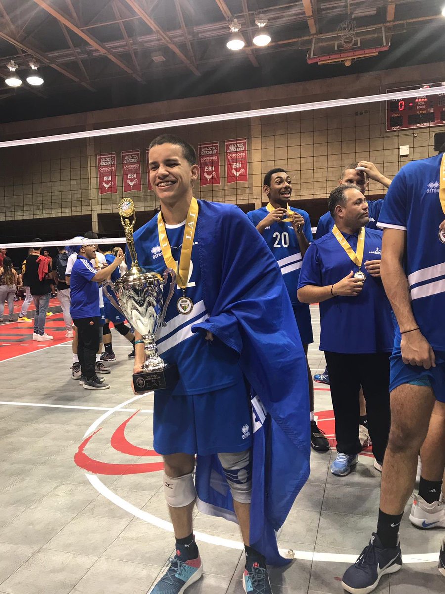 Lemos22Jonathan's tweet photo. Hicimos nuevamente historia corillo, súper orgulloso con esta familia tan cabrona que tengo 🥇🏆 sigan hablando si creen que lo de nosotros fue suerte 🤫 #TeamCato #PolandBoom https://t.co/dsZz9P0mvO
