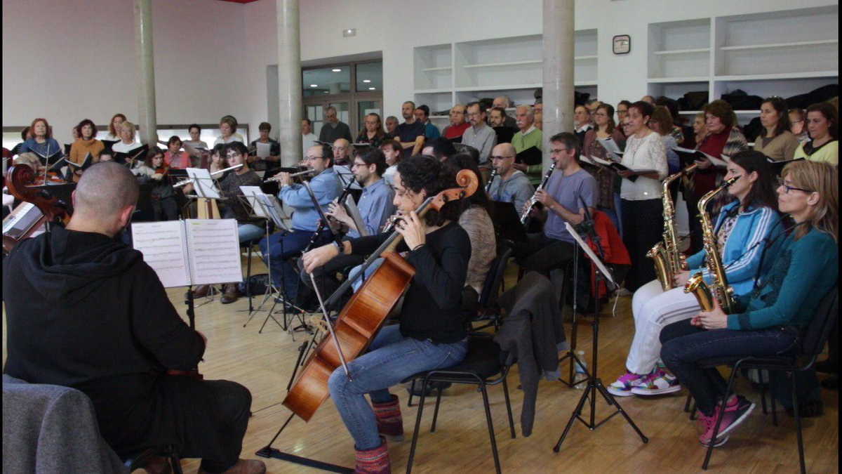 Seguimos ensayando el repertorio de los conciertos de Navidad.
Ensayo de esta mañana de Alianza coral madrileña y Orquesta Viva: