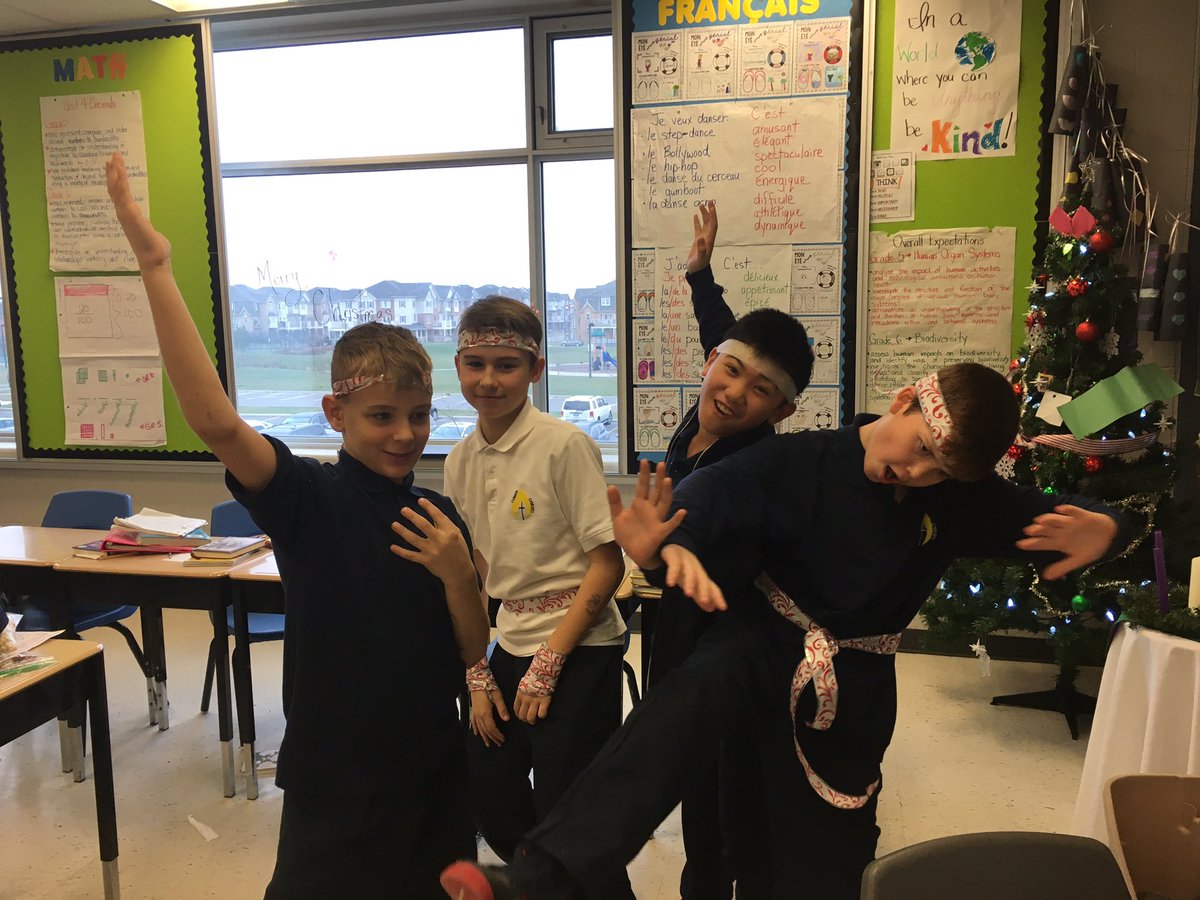 MariaADeRosa's tweet image. My little elves! Not sure if they had more fun decorating the tree or themselves. #happykidshappyteacher #firstweekofadvent @lclightmilton