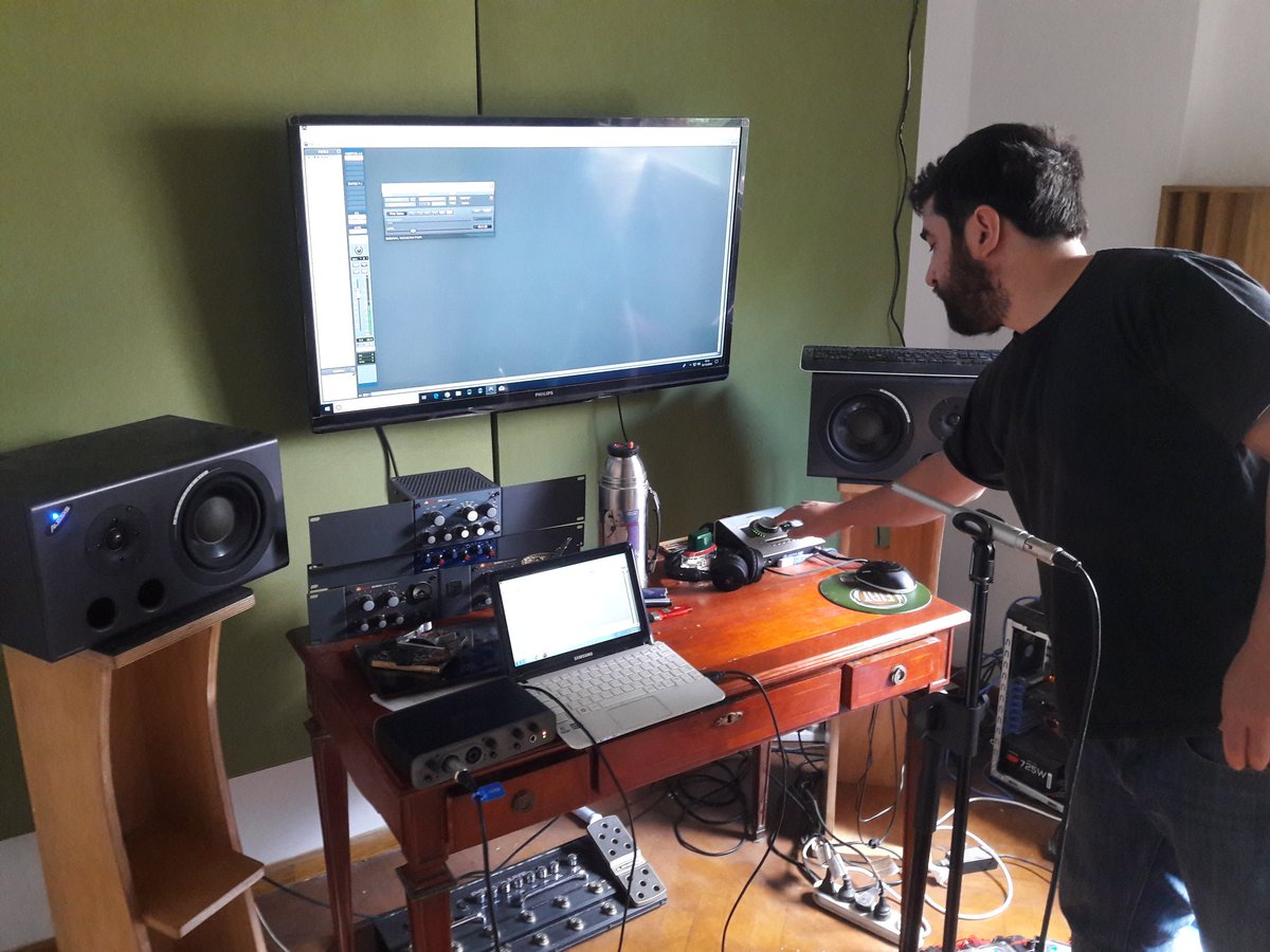 ggg_gggtwin's tweet photo. Sábado de medición acústica 

#Diseño #Acústica #RT #Modos #CombFilter ##Difusión https://t.co/3b9FpaU9JQ