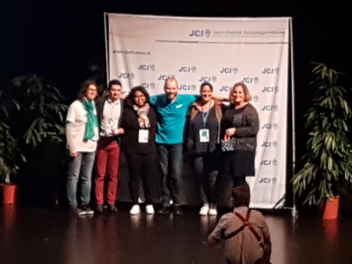 Le prix du concours <a href="/JCE_France/">jce_france</a> des “Last timer” (dernier congrès dans 1 vie Jeune Chambre) a été remporté par notre membre la + expérimentée (15 ans <a href="/JCE_Epernay/">JCE Epernay</a>) :  <a href="/MariePUGINIER/">Marie Puginier</a> en équipe avec <a href="/Vedebe/">Vanessa de BROUCKER</a> ! Bravo à elles 2 ! <a href="/PoitYeah_2018/">PoitYeah_2018</a> <a href="/JcePoitiers/">JCE Poitiers</a> #jce_france #jce_epernay