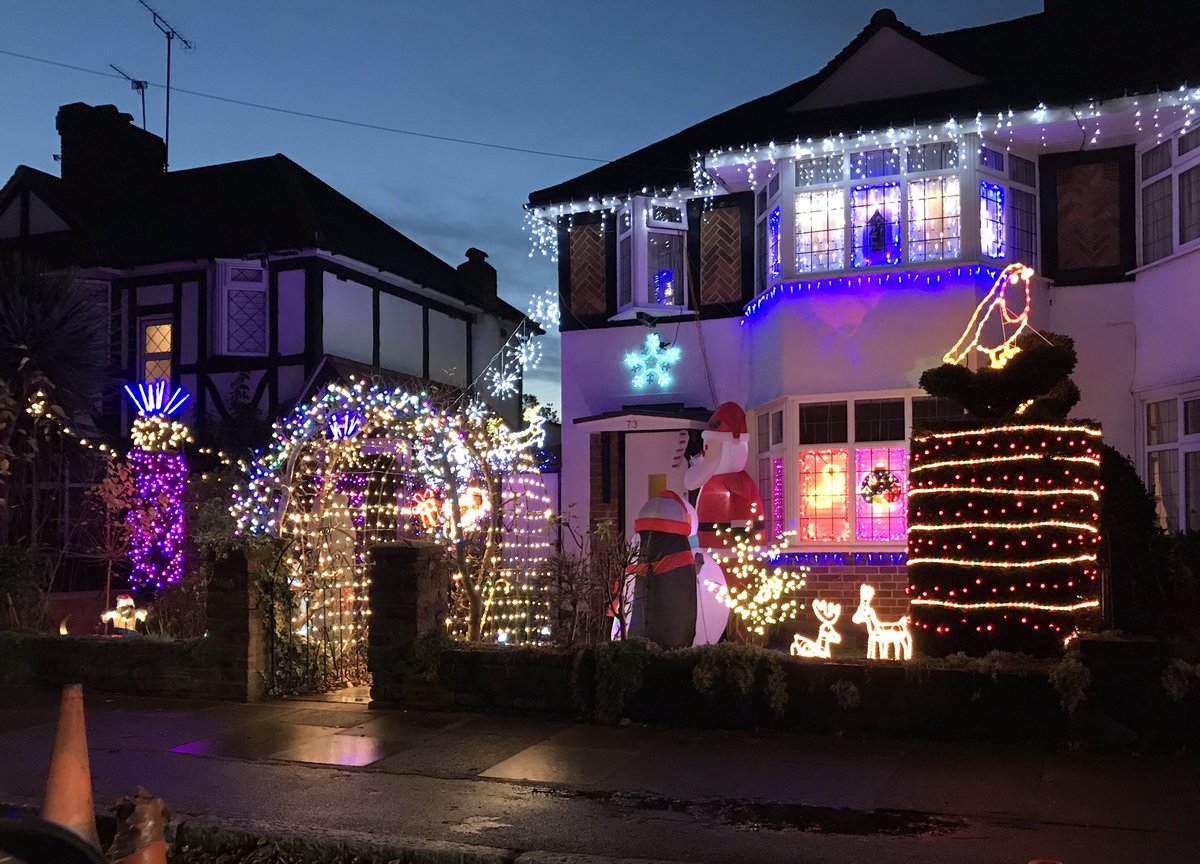 _RCarrington's tweet photo. In the words of Noddy Holder....🎤 I wish it could be Christmas every day ! 🎸 🎅 🌟 #slade #rockandroll #christmas #lights #photography #neighbours https://t.co/PZN0cEiIOl