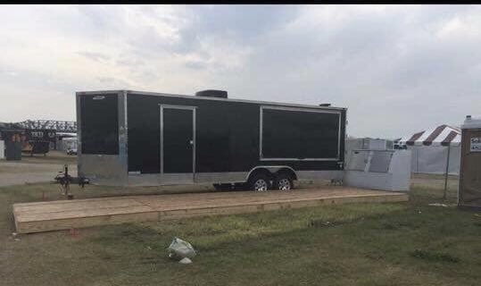 fondrenlock's tweet photo. BOLO
Be on the lookout for this 24 ft black trailer stolen from Pig &amp; Pint early this morning 😡 
suspect vehicle a Ford Explorer
Call 601-960-1234 if you have any information about this trailer https://t.co/NlkrVOKPrb