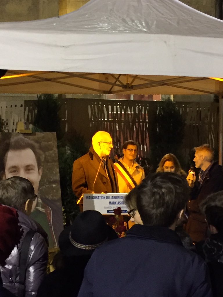 HES_Paris's tweet photo. Inauguration du jardin #MarkAshton ! Merci @ArielWeilT @LGSMpride @Anne_Hidalgo @Helenebidard @cgirard @VeroLevieux  @GCaronThibault @boris_tweets  @Paris #Paris4 #LGBT #UK #histoire #mémoire #vih #sida #1erDécembre https://t.co/GNAwRDl3BB