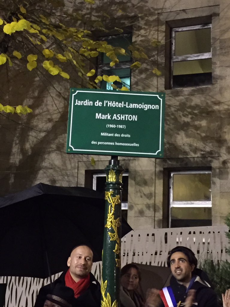 HES_Paris's tweet photo. Inauguration du jardin #MarkAshton ! Merci @ArielWeilT @LGSMpride @Anne_Hidalgo @Helenebidard @cgirard @VeroLevieux  @GCaronThibault @boris_tweets  @Paris #Paris4 #LGBT #UK #histoire #mémoire #vih #sida #1erDécembre https://t.co/GNAwRDl3BB