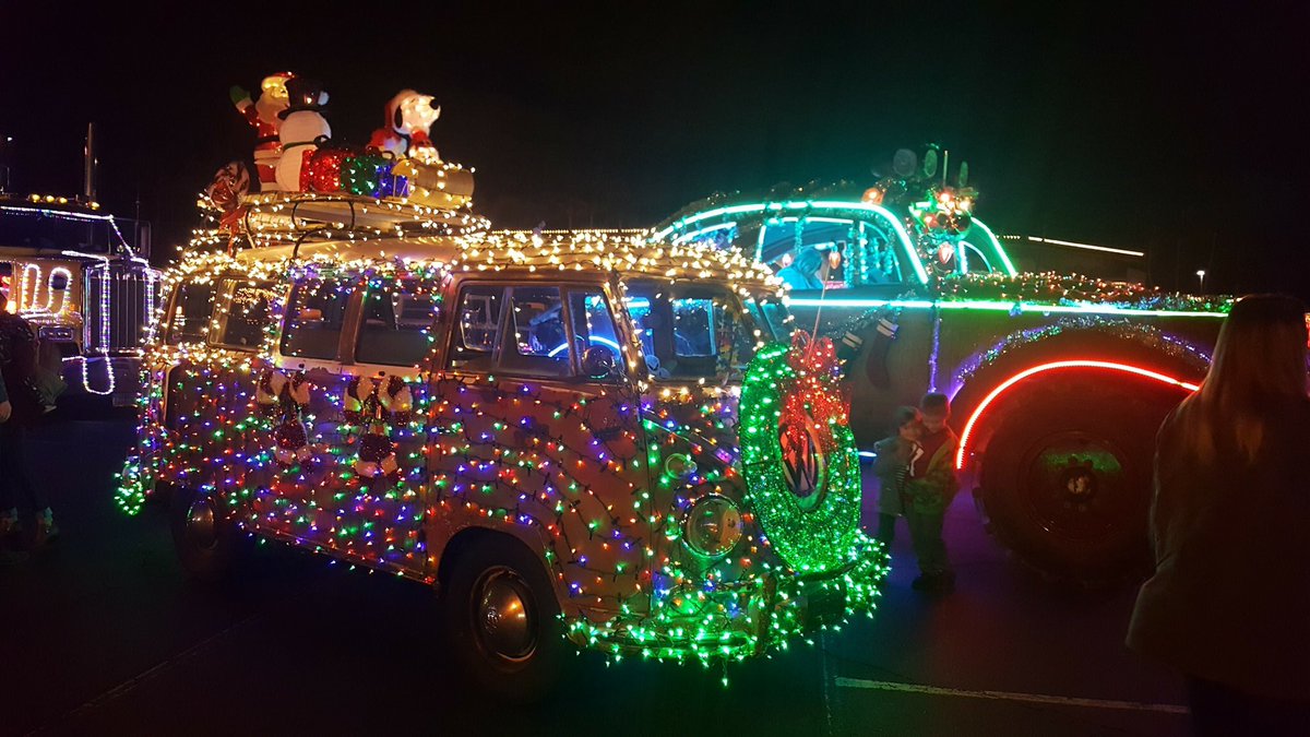 AZVWBusClub's tweet photo. Pics from last night’s staging and voting. #apslightparade #arizonabusclub parade starts at 7pm https://t.co/cxvxOHzBXC