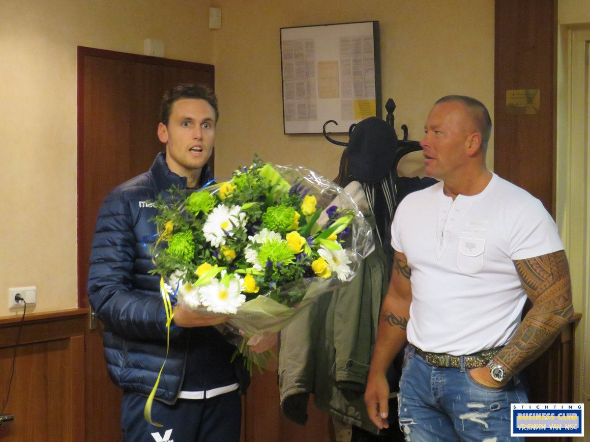 HOOFDSPONSOR VOITURON STEEKT NSC Nijkerk 1 GEHEEL IN HET NIEUW !
Ab en Monique Voituron hebben deze week NSC 1 en haar staf weer geheel in het nieuw gestoken. Zie voor meer info en foto's: bcnsc.nl/hoofdsponsor-v…