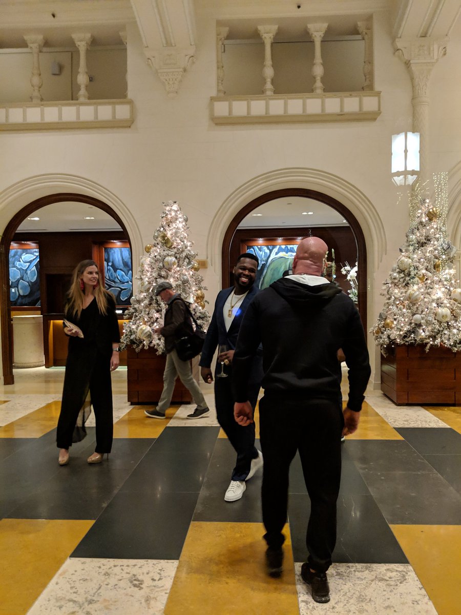 CaseyRazor's tweet photo. I spy @50cent . WTH? 😁 https://t.co/XJn1slaek3