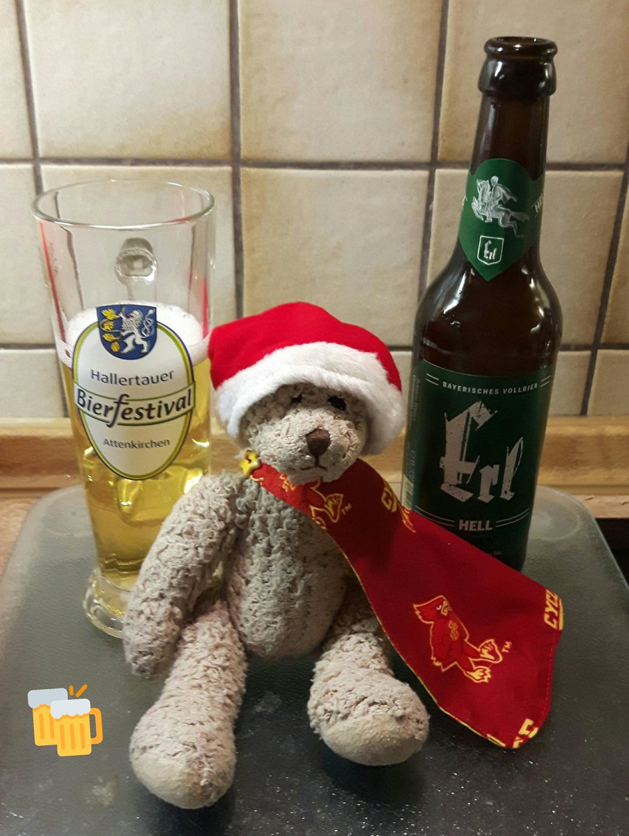 #BierAdventskalendar #AdventCalendar 
Today we have a Bayerisches Vollbier from Erl in Geiselhöring. 🎄🍻