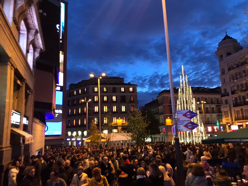 isabanes's tweet photo. Madrid esta tarde es una ciudad más viva y habitable, con menos coches, gracias a una ciudadanía ejemplar. Fotos de Sol, Callao y bulevares con Madrid Central. https://t.co/fKOx6J4Qga