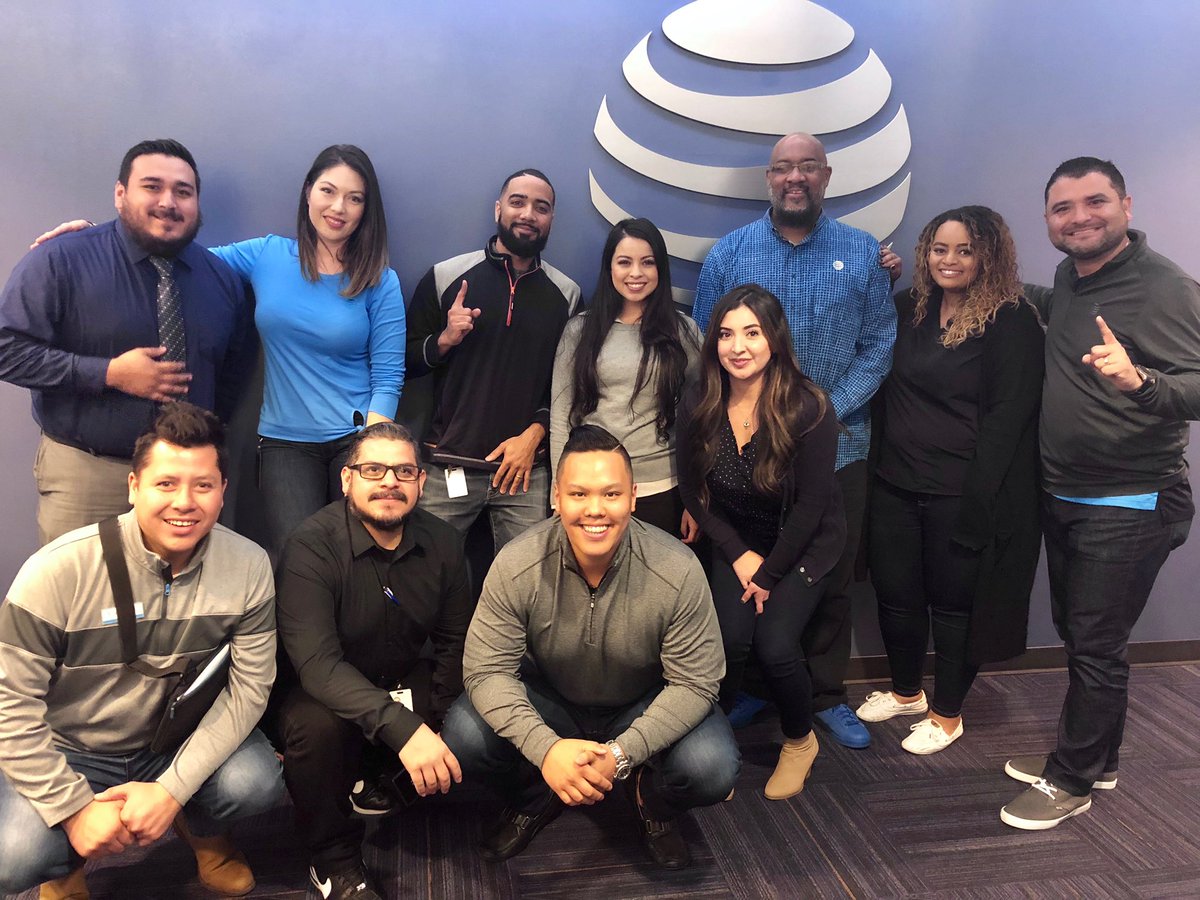 att_sdhoc's tweet photo. SD RISE 2018 Graduates 🎓 It was an honor to share my experiences with all these talented RSC’s! Thank you all! #RISE⬆️ #LifeAtATT🌐 https://t.co/o6t4zEU4KB