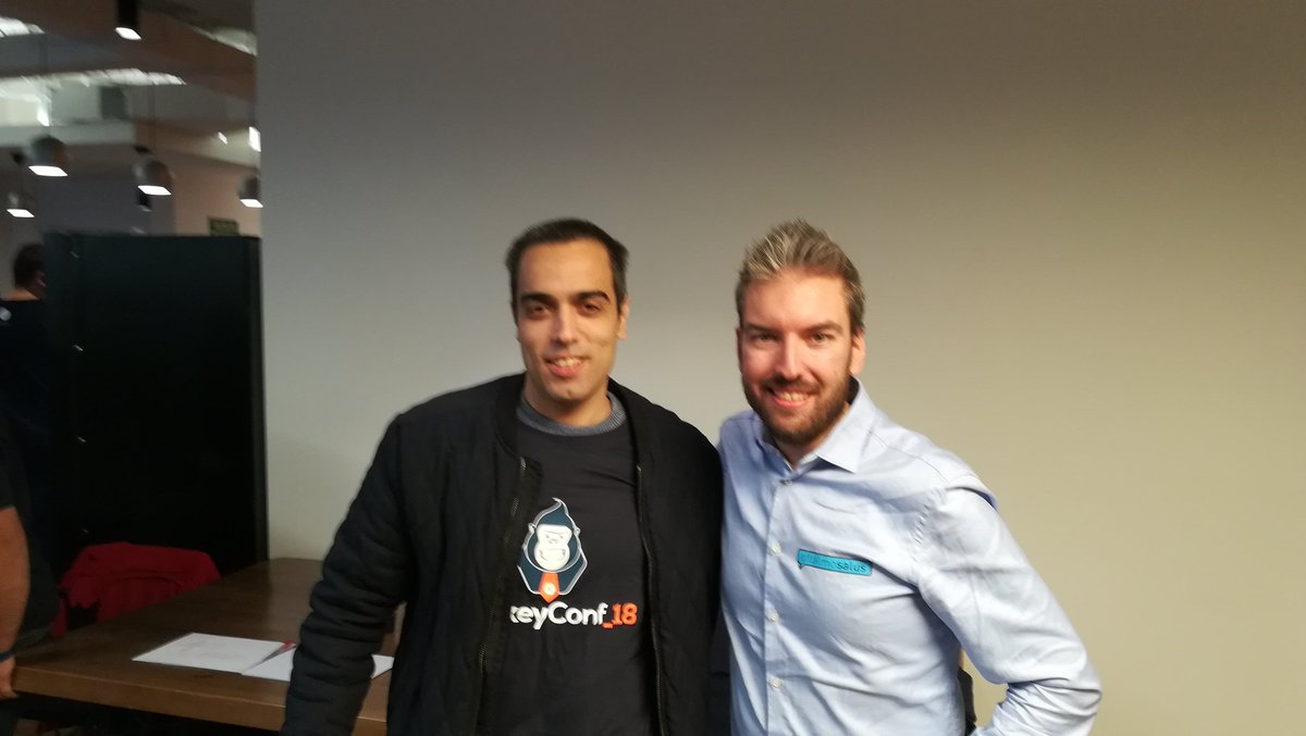 Ferran_Munoz's tweet photo. Ya en el tren de vuelta a casa después de haber gozado de la #monkeyconf18 . Enhorabuena a @jsuarezruiz por el evento y todo el curro. Me voy feliz por lo vivido, ha sido un placer haber aprendido y desvirtualizado a tanta y tanta gente, sois muy grandes. Nos vemos en la próxima! https://t.co/npUGZ5ocO4