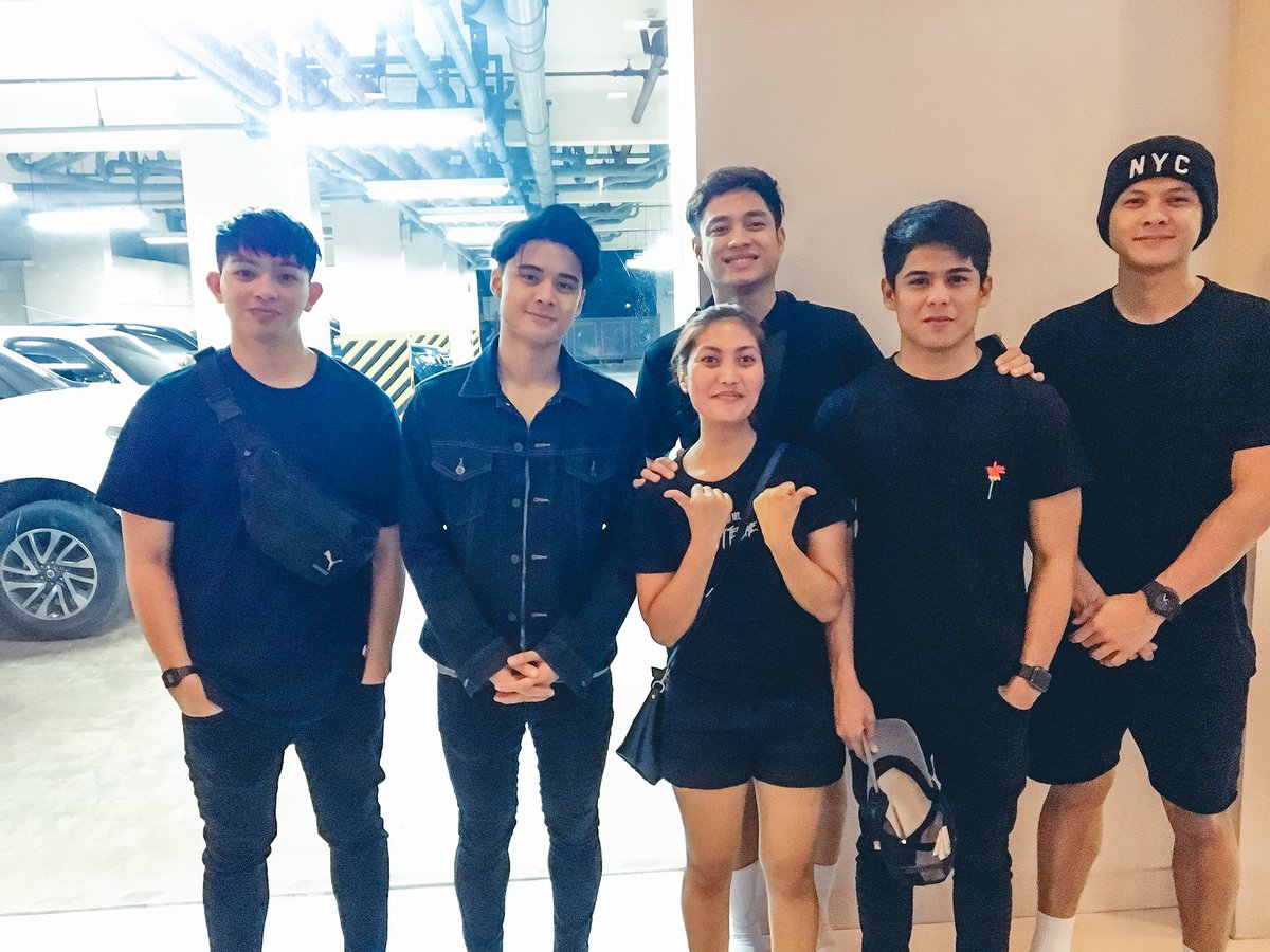 heyIamWINNA's tweet photo. throwback nalang muna sa ngayon dahil di kami nakalapit kanina😅. 
See you soon boys🤗
#SoNearYetSoFar 

@BoybandPH @Boyband_Ford @boyband_nielm @boyband_russell @boyband_joao @boyband_tristan https://t.co/3cqK1VwvoY