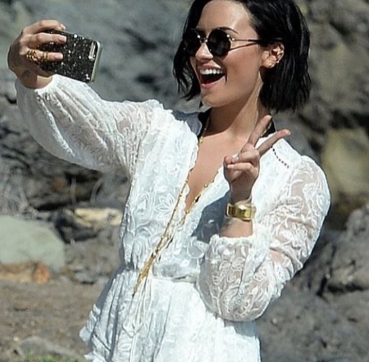 Demiismyqueen16's tweet photo. Selfie queenππ
#DemiLovato #demiisqueen #demetriadevonnelovato #lovato #lovatic #ddlovato #ddl #loveyoudemi #weloveyoudemi https://t.co/OKklcoie3t