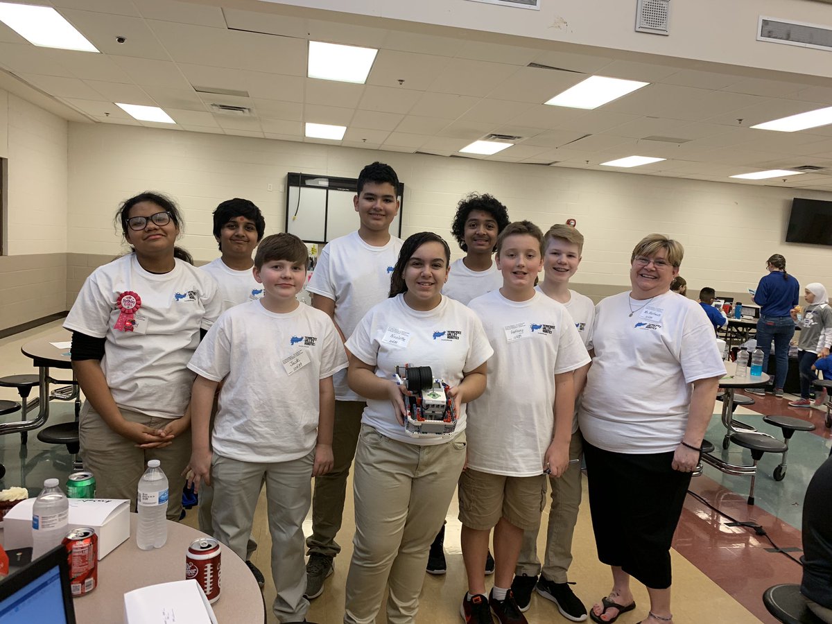 Cgbirch4's tweet image. Hixson Middle #wildbots robotics team @hixsonmiddleTN These kids are just awesome!