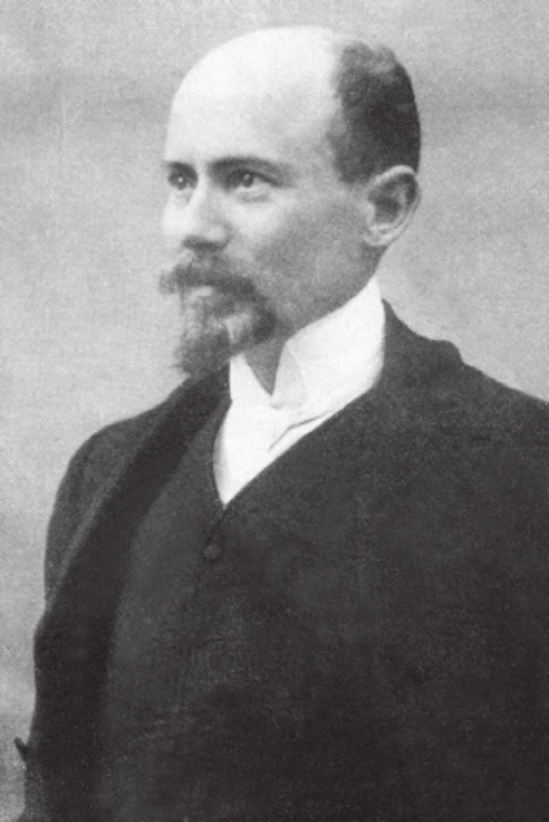 Poco antes, en 1903, Alessandro Codivilla, jefe del Instituto Rizzoli de Italia, halló un método para alargar fémures mediante tracción sobre una barra pasada a través del calcáneo y enyesado de la extremidad.Copia de su artículo de 1905 aquí (PDF)  https://www.ncbi.nlm.nih.gov/pmc/articles/PMC2628224/pdf/11999_2008_Article_518.pdf