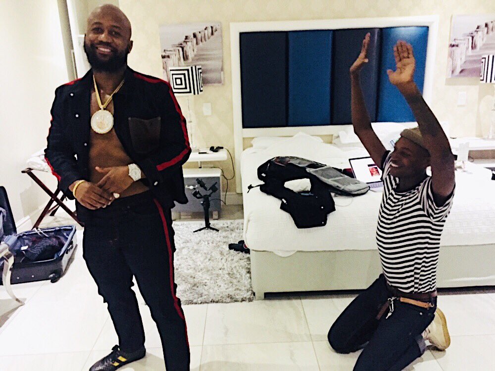 TshepoJeans's tweet photo. King @CassperNyovest 👑
Everybody deserves a crown 
#FillUpMossesMabhida https://t.co/Cyt7RA4ako