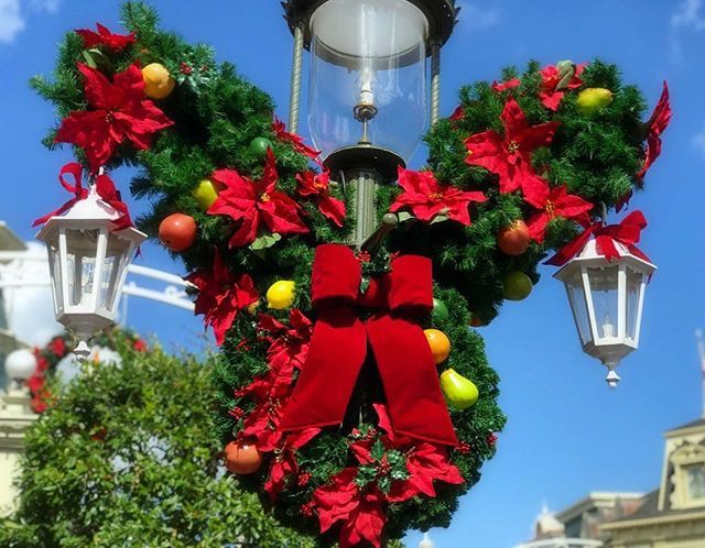 karynlocke's tweet photo. Which Disney character comes to mind when you see this? Today starts Day One of #25DaysofDisney photos that I love! Can’t wait to share with you my 25 favorite photos from @waltdisneyworld that we’ve taken on recent visits! Today’s is one of the Main Street USA lantern decor… https://t.co/fJBX4TPcul