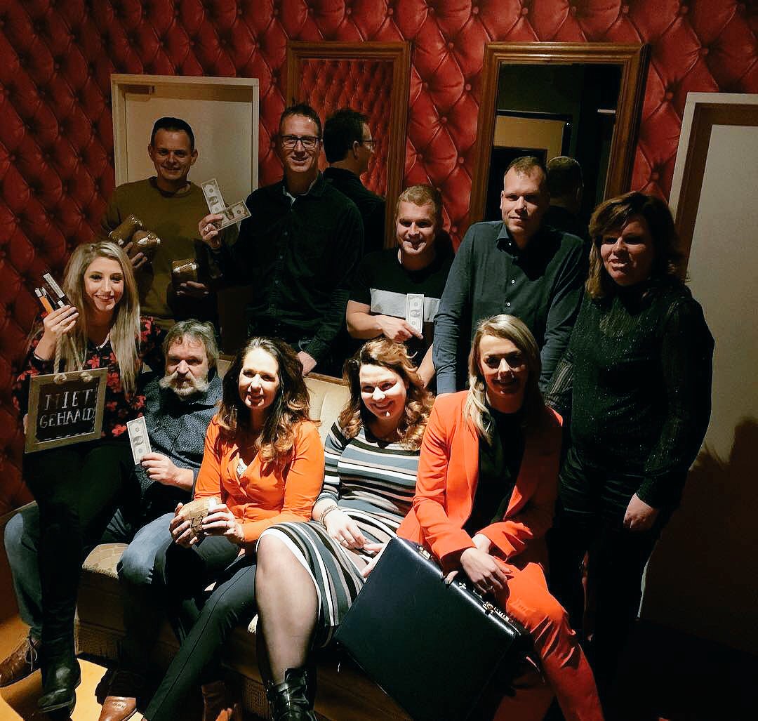 SneakOutSleen's tweet image. De dames van de geweldige #Josiene’s #Haarmode kunnen stylen en knippen maar ook goed escapen! Toppers zijn het! Ook zin een #bedrijfsuitje? Boek dan op sneakoutsleen.nl #escaeroom #sleen #kapper #drenthe