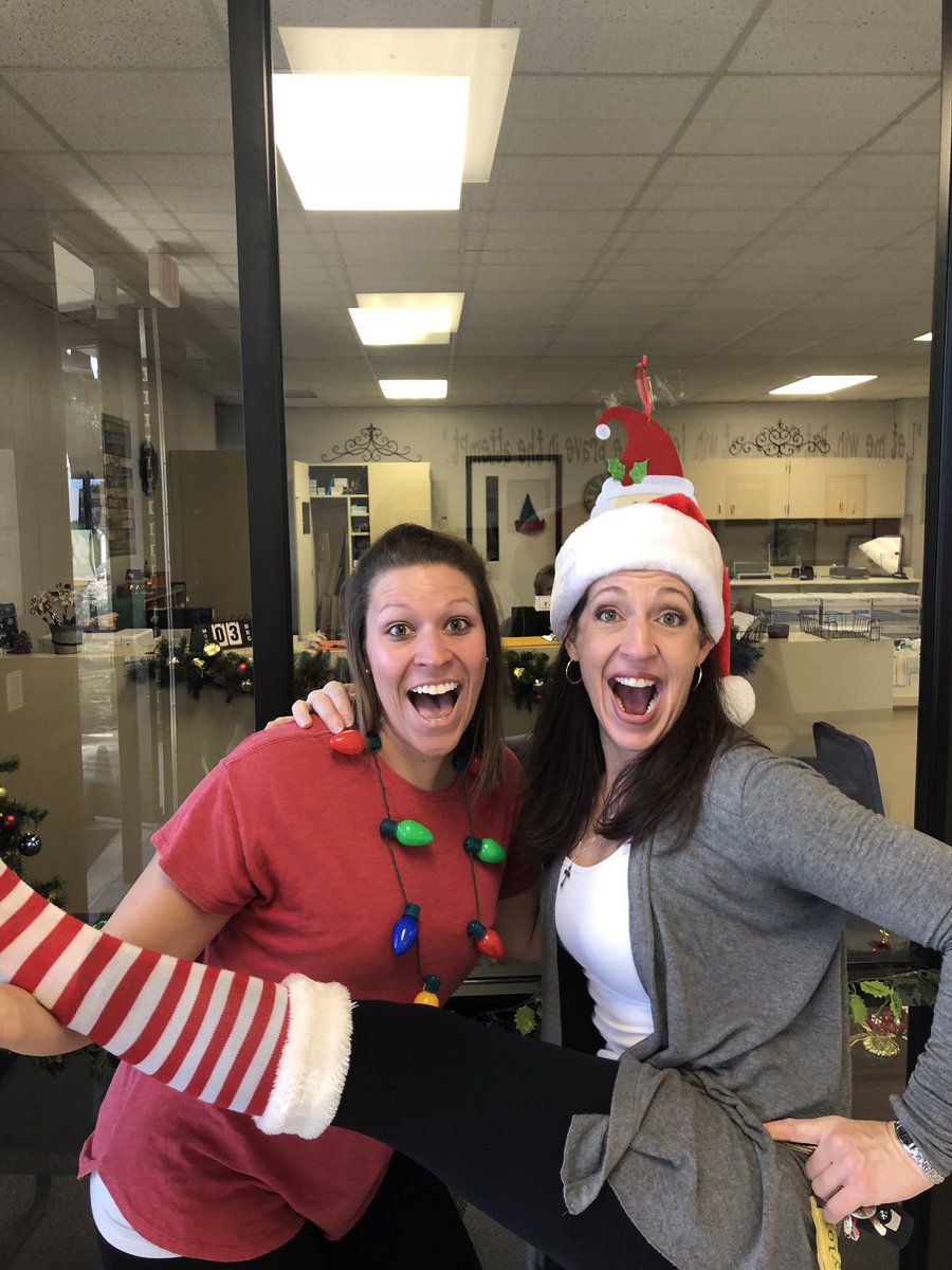 Gibby1112's tweet photo. Having a Merry time at The Holiday Respite. Thank you to all the volunteers and workers!  #DestinationExcellence @TStudentsupport @kwake32 @LWaldrop76 @TMHSNHS2 @THS_Mrs_Finger https://t.co/PU0dPTzb6l