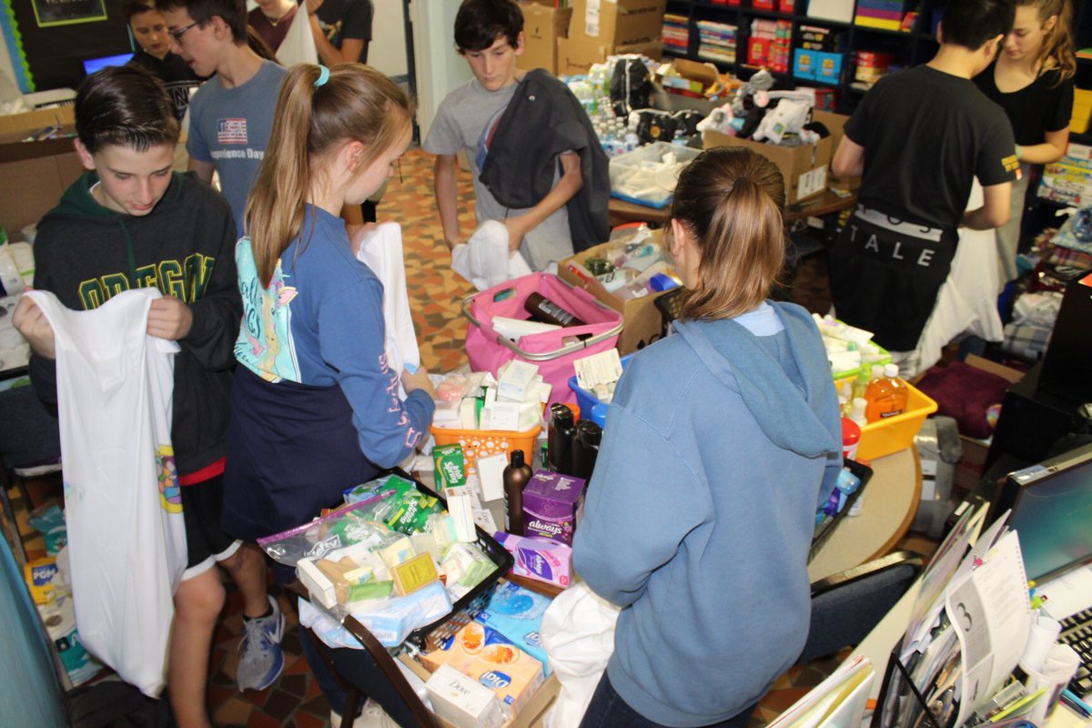 stjosepheagles's tweet photo. 8th grade Student Service Council members &amp; NJHS members collected donated items from the classrooms, sorted the items &amp; stuffed decorated pillowcases. Each pillowcase contained snacks, toiletries, blankets, socks, etc. &amp; will be distributed to the less fortunate on Sunday. https://t.co/bajRVnCLQO