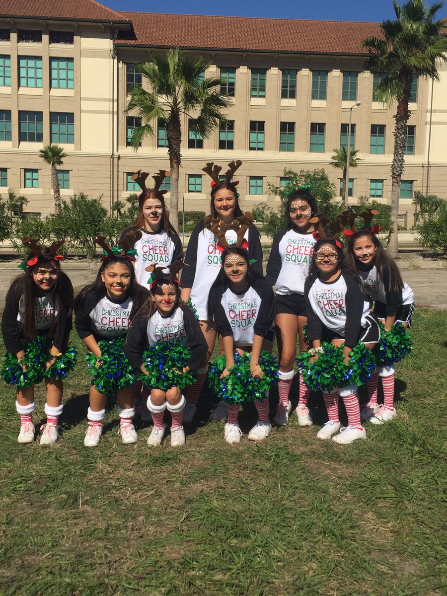 DebraAGarcia2's tweet photo. Ready for the Harbor Lights Parade 🎄Lets go KMS Dolphins 🐬 #kaffiems #kaffiespirit https://t.co/9uri9Lk4Sr