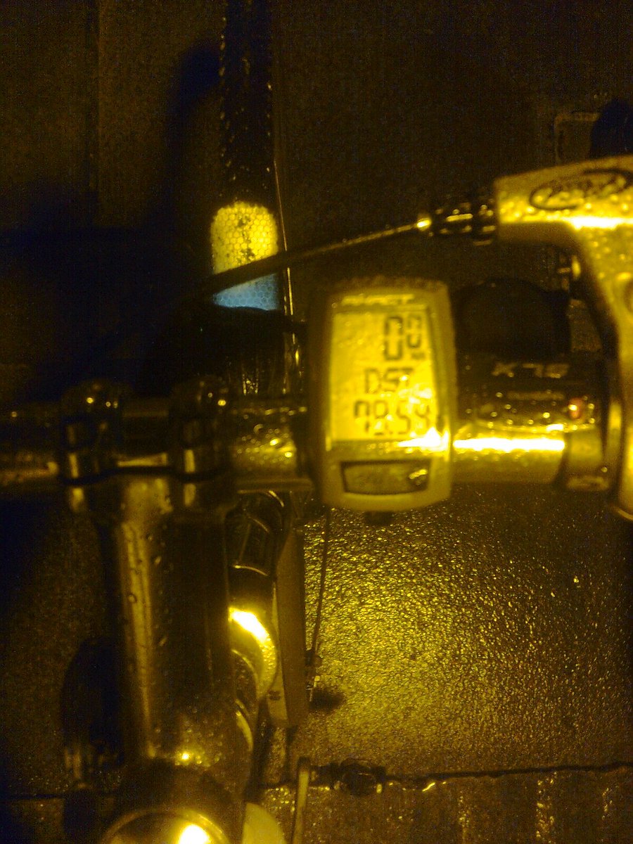 BahaNick16's tweet photo. A tad late in the π΄ββοΈseason, but took @jamisbikes #Aurora to the super friendly @FulfordCycles via a 2nd breky π at #Wetherby @Morrisons dark journey homeπ many thanks to @WYFRS for allowing me across #poolbank #RTC @LovetoRide_ https://t.co/QEPLF3sGhz