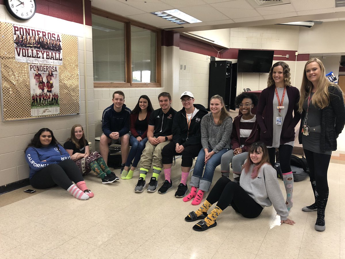 mlnansen's tweet image. PHS Link Crew’s #Socktober event collected 688 pairs of socks to be delivered to local organizations. This batch is going to the Parker Task Force! Thank you for your support Mustangs! @link_phs @phsmustangs