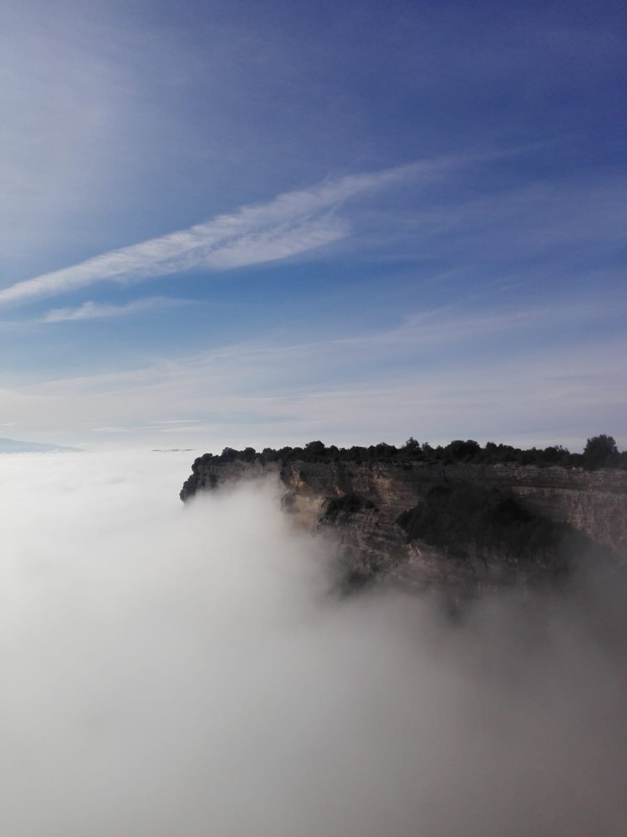 geopaseos's tweet photo. Espectacular ruta por els Cingles de Tavertet acompañados de una niebla cubriendo el pantano de Sau.
#geopaseos #CinglesdeTavertet #niebla https://t.co/C2x6zadwW2