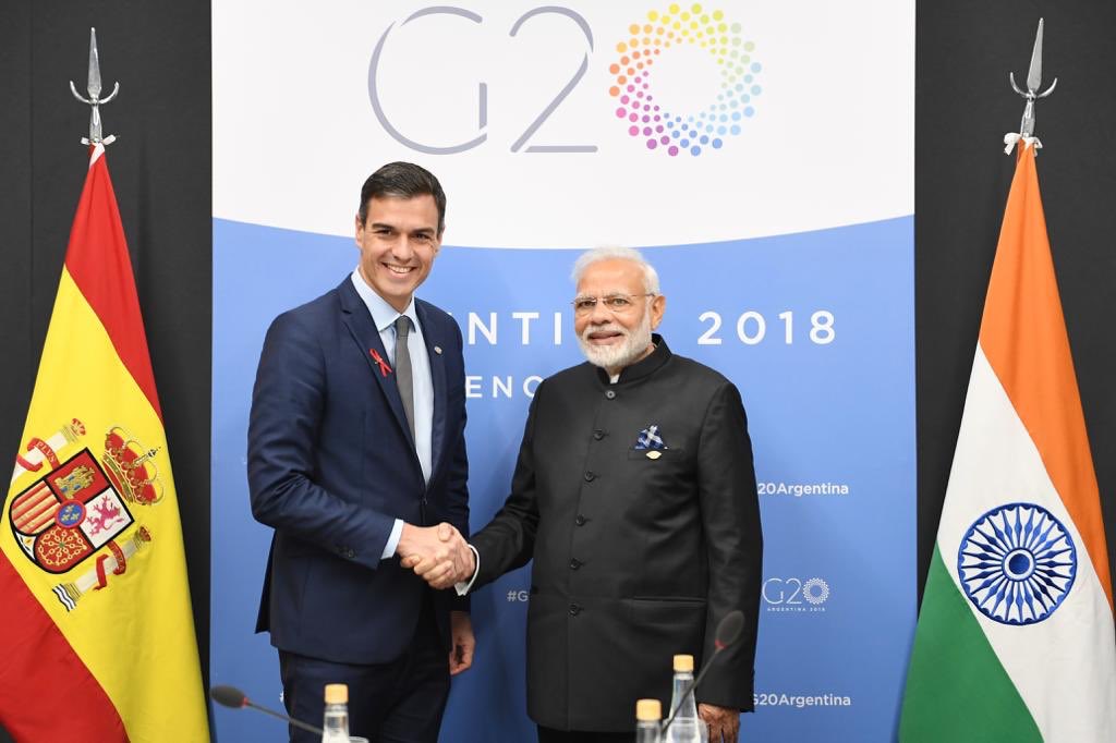Prime Ministers of India and Spain met in Buenos Aires today and discussed strengthening the excellent India Spain bilateral relations, collaboration in @makeinindia, urban development and cultural cooperation @MEAIndia @MAECgob @EmbEspIndia @Spain_India